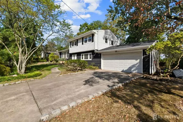 7 Hamlin RD, East Brunswick, NJ 08816