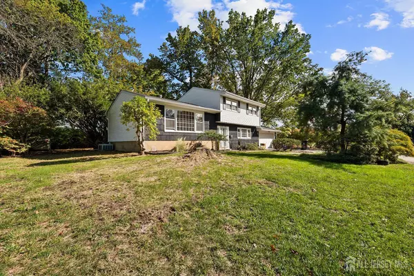 7 Hamlin RD, East Brunswick, NJ 08816