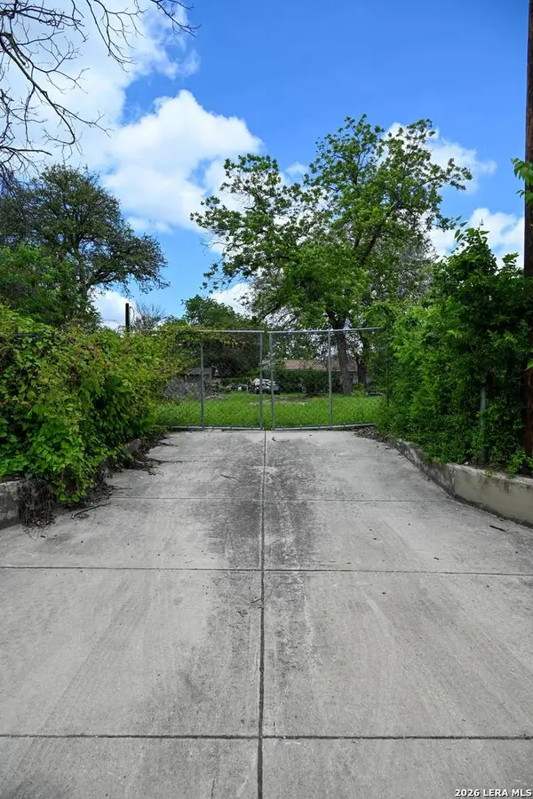 147 H ST, San Antonio, TX 78210