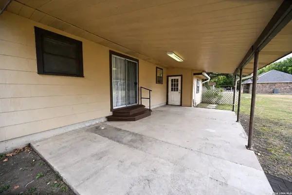 614 E Martindale, Seguin, TX 78155