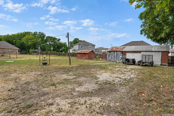 614 E Martindale, Seguin, TX 78155