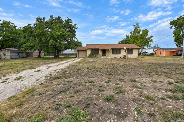 614 E Martindale, Seguin, TX 78155
