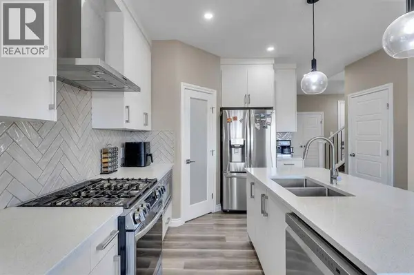 521 Corner Meadows Way NE, Calgary, AB T3N2C9