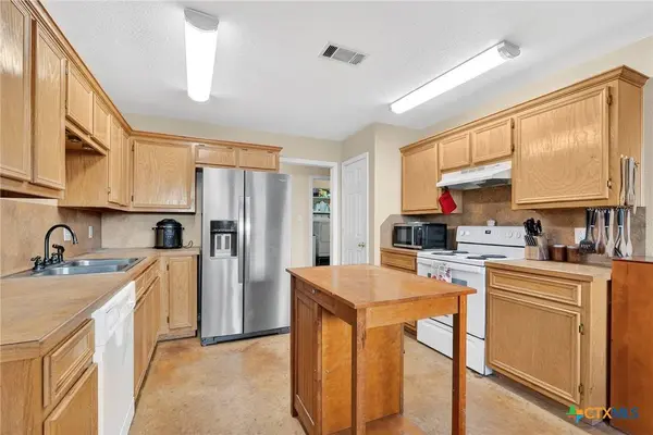 2416 Merle DR, Copperas Cove, TX 76522