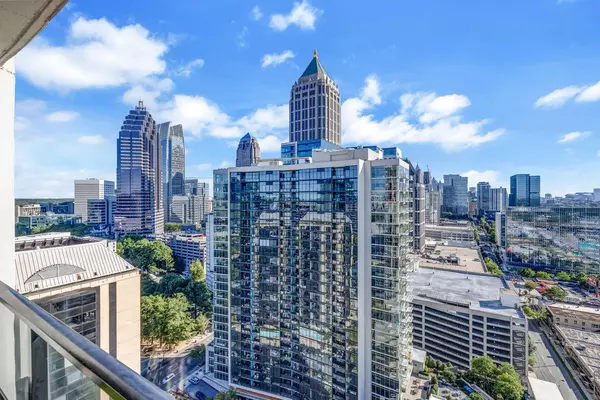 feature image of Atlanta’s Hot Housing Market: Over 10,000 Homes for Sale Right Now!