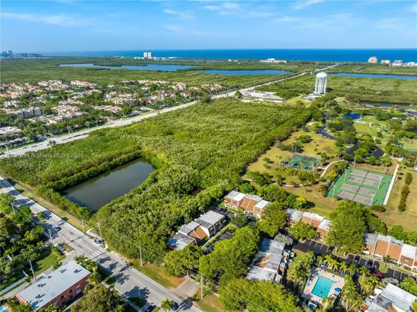 2111 N 14th Ct, Hollywood, FL 33020