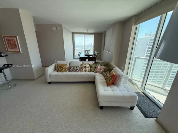 253 NE 2nd St #3009, Miami, FL 33132