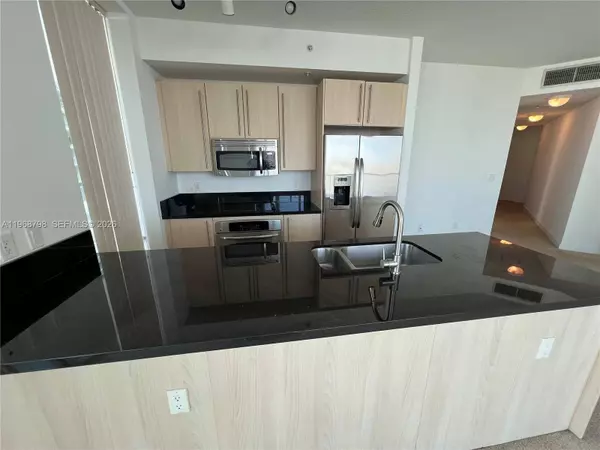 79 SW 12th St #1112-S, Miami, FL 33130