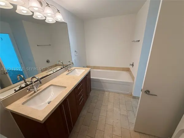 79 SW 12 ST #2709-S, Miami, FL 33130