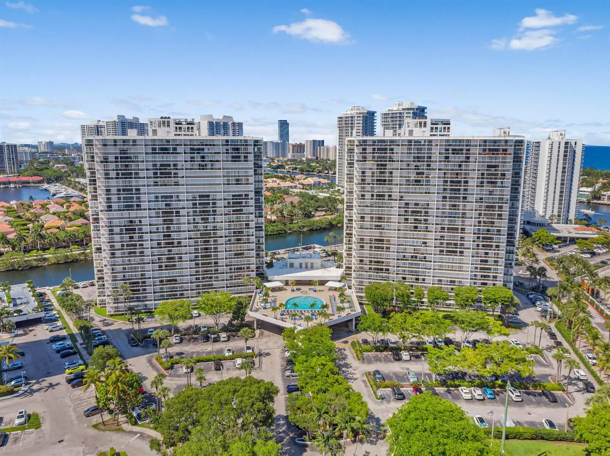 3701 N Country Club Dr #404, Aventura, FL 33180