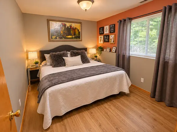 6530 NE 198th St, Kenmore, WA 98028-8662