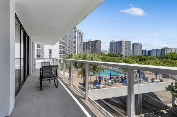 3701 N Country Club Dr #404, Aventura, FL 33180