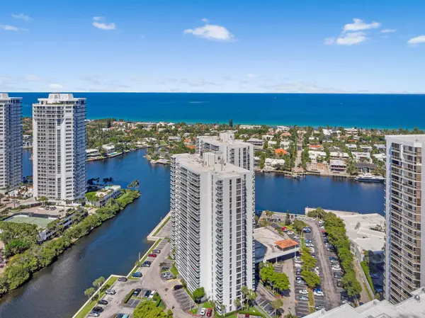 3701 N Country Club Dr #404, Miami, FL 33180