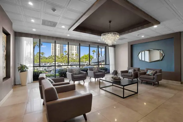 3701 N Country Club Dr #404, Aventura, FL 33180
