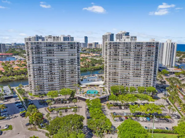 3701 N Country Club Dr #404, Aventura, FL 33180