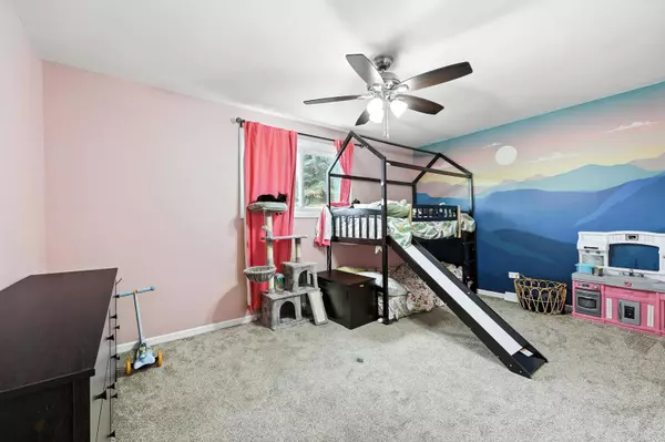 5721 W 88th Place, Oak Lawn, IL 60453