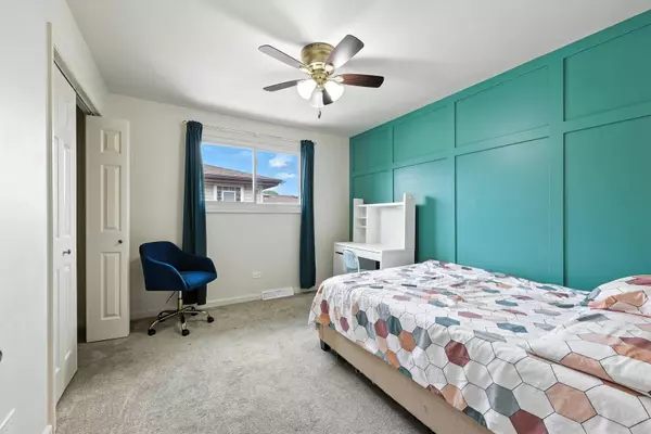 5721 W 88th Place, Oak Lawn, IL 60453