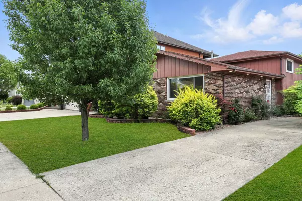 5721 W 88th Place, Oak Lawn, IL 60453