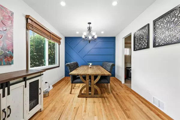 5721 W 88th Place, Oak Lawn, IL 60453