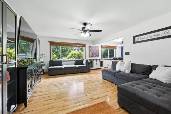 5721 W 88th Place, Oak Lawn, IL 60453