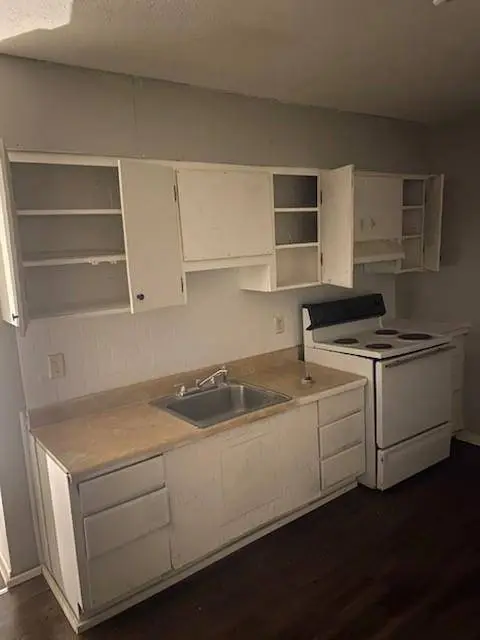 6421 Raymond TER, Union City, GA 30291