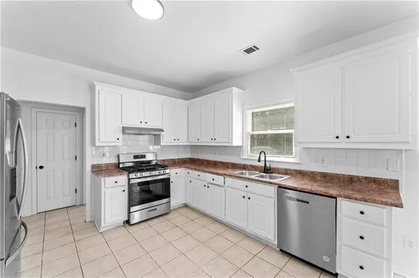 4267 Azalea WALK, Ellenwood, GA 30294