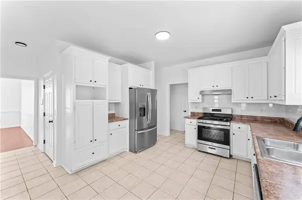 4267 Azalea WALK, Ellenwood, GA 30294