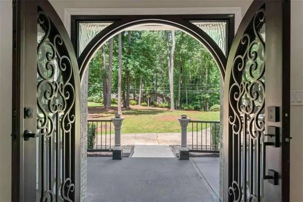 2023 Stoneleigh DR, Stone Mountain, GA 30087