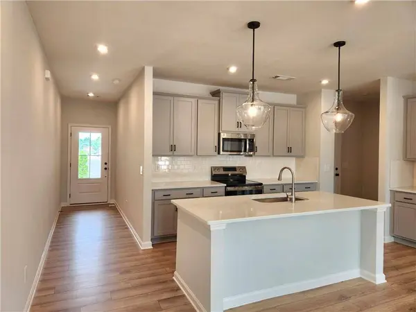 848 Leraes WAY, Loganville, GA 30052