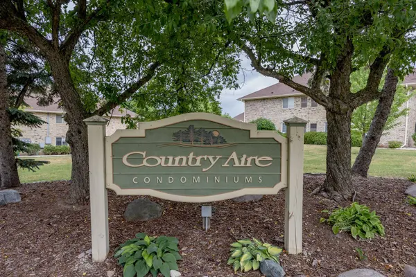 4835 Easy 11 St, Delafield, WI 53029