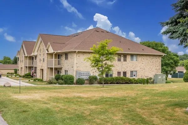 4835 Easy 11 St, Delafield, WI 53029