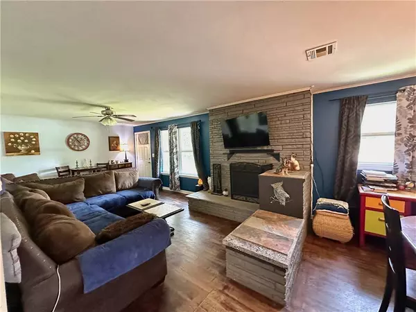 402 Phillips St, West Fork, AR 72774