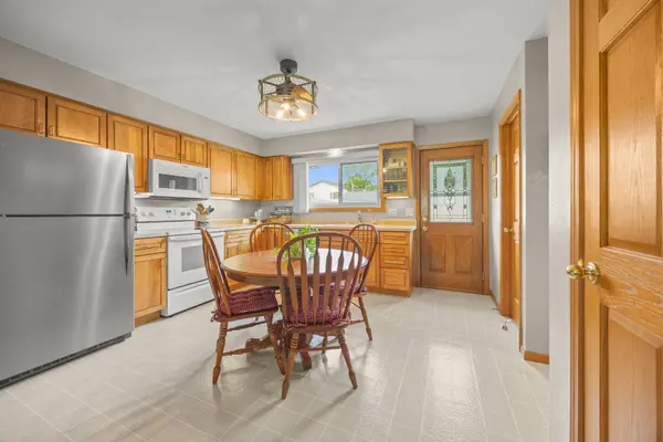 864 Kings Ct, Fond Du Lac, WI 54935