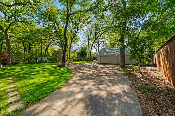 1204 Forrest Dr, Arlington, TX 76012-2407