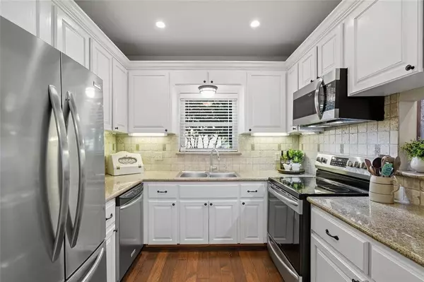 5843 Lake Point Drive, Arlington, TX 76016