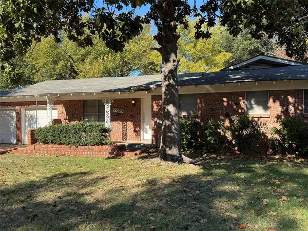 7005 Robinhood Lane, Fort Worth, TX 76112