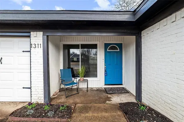 1311 Coke Drive, Arlington, TX 76010