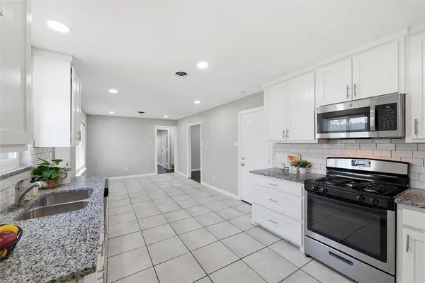 1311 Coke Drive, Arlington, TX 76010