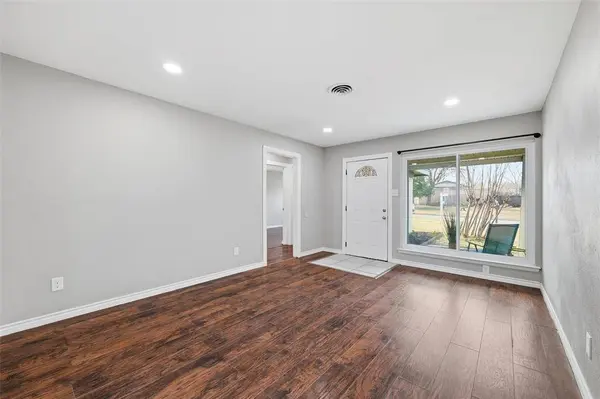 1311 Coke Drive, Arlington, TX 76010