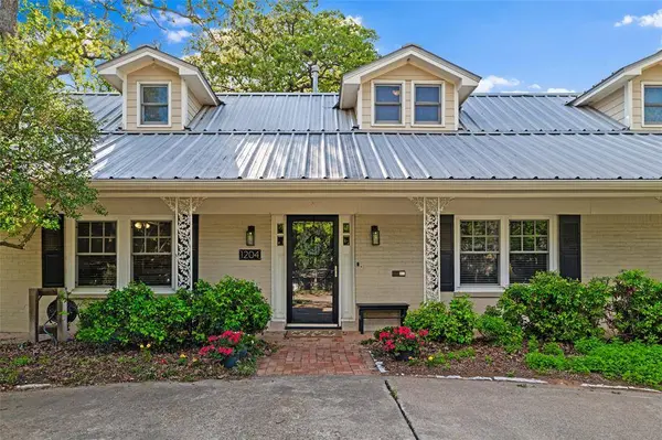 1204 Forrest Drive, Arlington, TX 76012