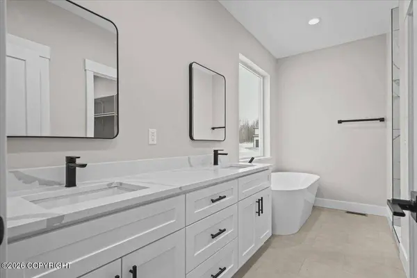 2194 S Skyward View CIR, Palmer, AK 99645