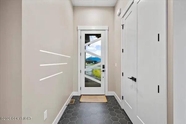 2402 S S Sunrise View CIR, Wasilla, AK 99645