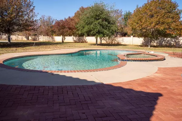 2404 York Avenue, Lubbock, TX 79407