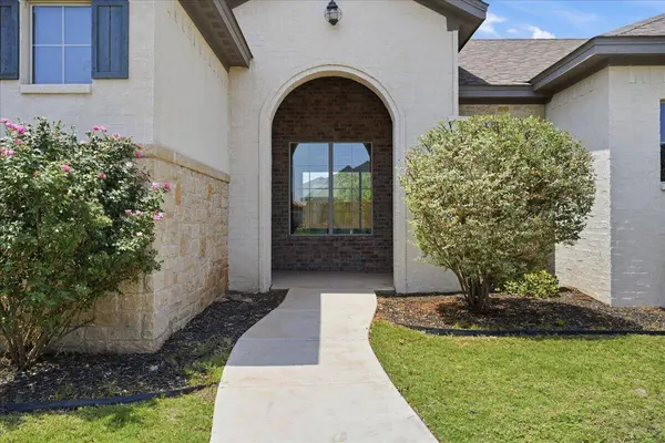 704 N 8th Street, Wolfforth, TX 79382