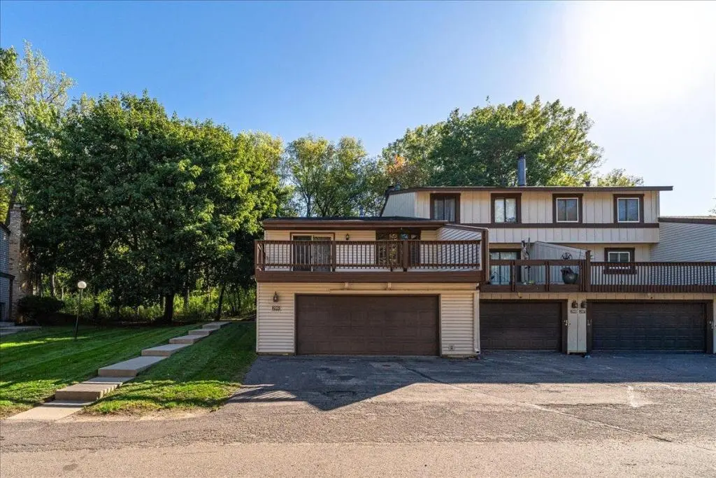 299 River Woods Ln, Burnsville, MN 55337-3389