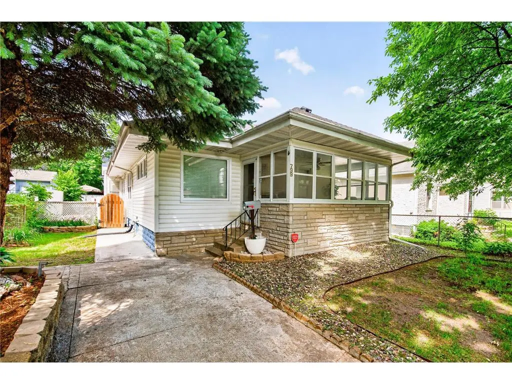 799 Fuller Ave, St Paul, MN 55104-4834