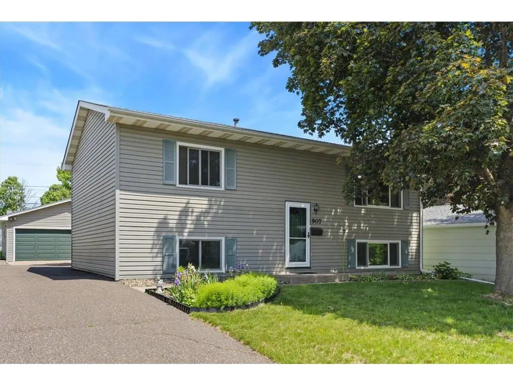 907 W California Ave, St Paul, MN 55117-3373