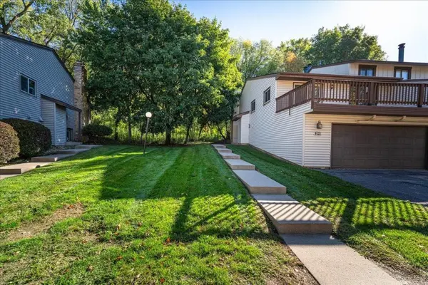 299 River Woods Ln, Burnsville, MN 55337-3389