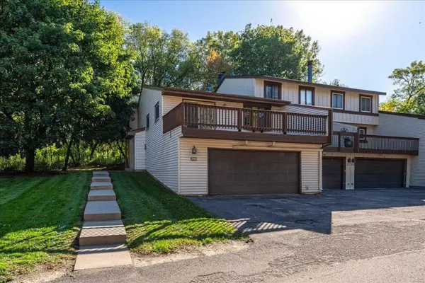299 River Woods Ln, Burnsville, MN 55337-3389