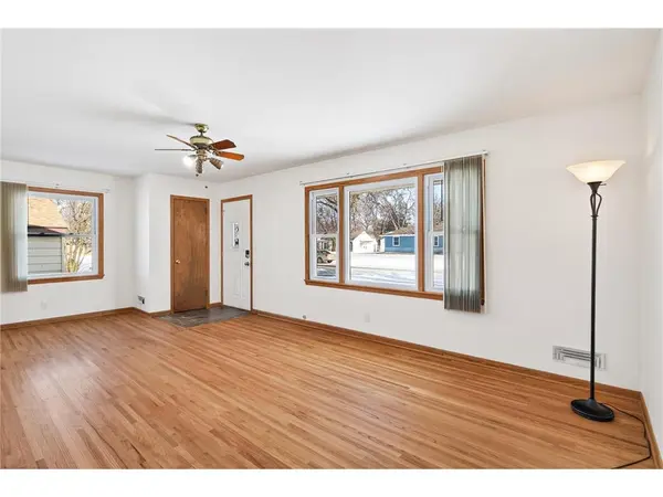8624 Columbus Ave S, Bloomington, MN 55420-3014